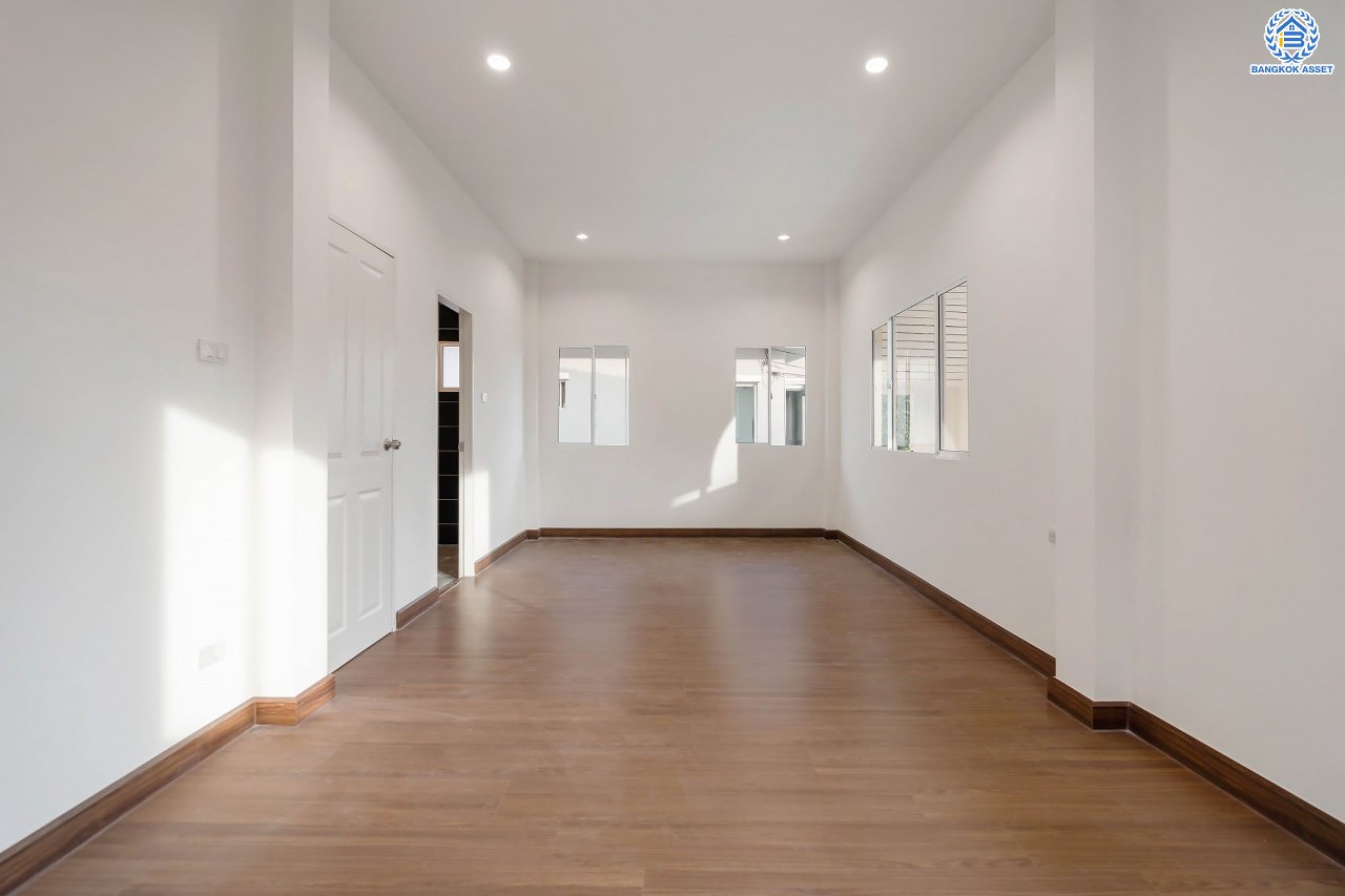 บ้านมือสองตกแต่งใหม่ โครงการ ลลิลอินเดอะพาร์ค บางใหญ่ บ้านแฝดฟังก์ชันบ้านเดี่ยว เนื้อที่ 39.9 ตร.ว. ฟังก์ชัน 3 ห้องนอน 2 ห้องน้ำ 1 ที่จอดรถ บนทำเลเดินทางสะดวก ใกล้เซ็นทรัลเวสต์เกต ทางด่วน "กาญจนาภิเษก และรถไฟฟ้าสายสีม่วง "สถานีตลาดบางใหญ่"